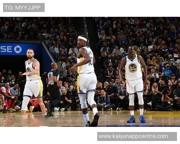 绿军记者惊叹湖勇对决中斯玛特与霍福德的奇妙对抗场景